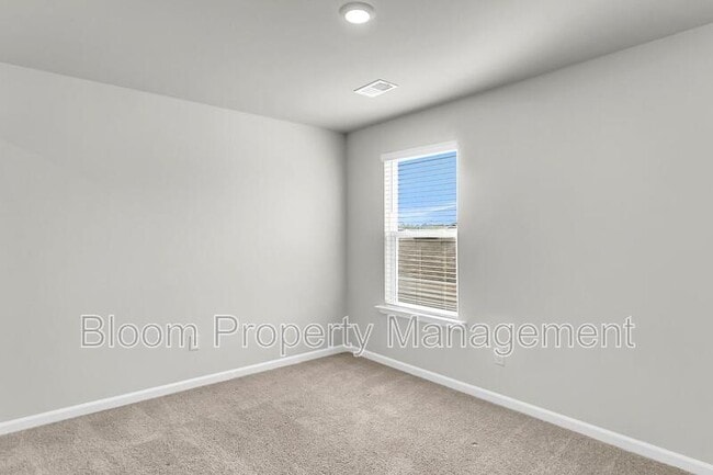 Building Photo - 205 Maple Hl Dr