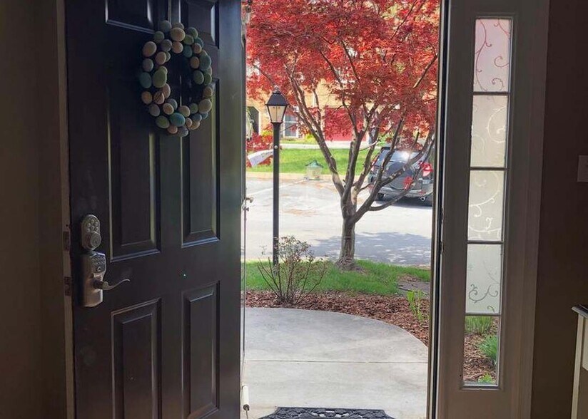 Building Photo - 1211 Lindsay Ln