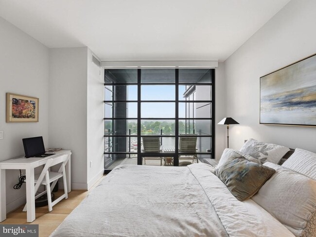 Building Photo - 45 Sutton Square SW