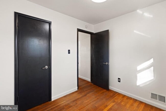 Building Photo - 2444 S Culpeper St