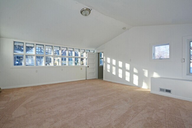 Building Photo - 814 Grand Ave