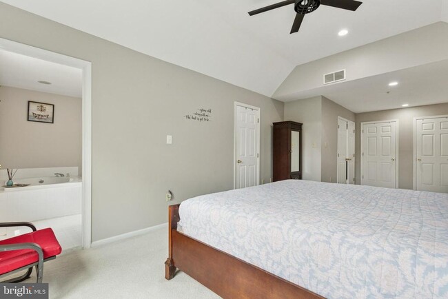 Building Photo - 178 Hedge Row Cir