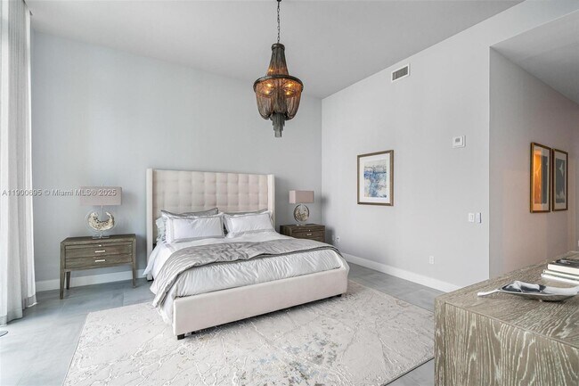 Building Photo - 17550 Collins Ave