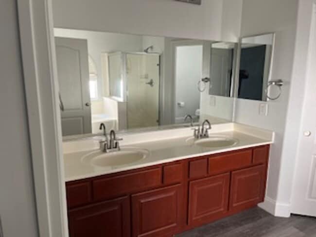 Building Photo - Beautiful Spacious Single story Home in Allen Manor