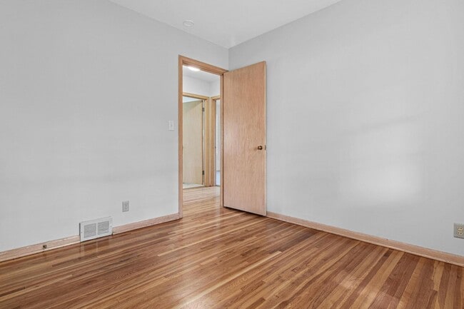 Building Photo - 3639 Benjamin St NE