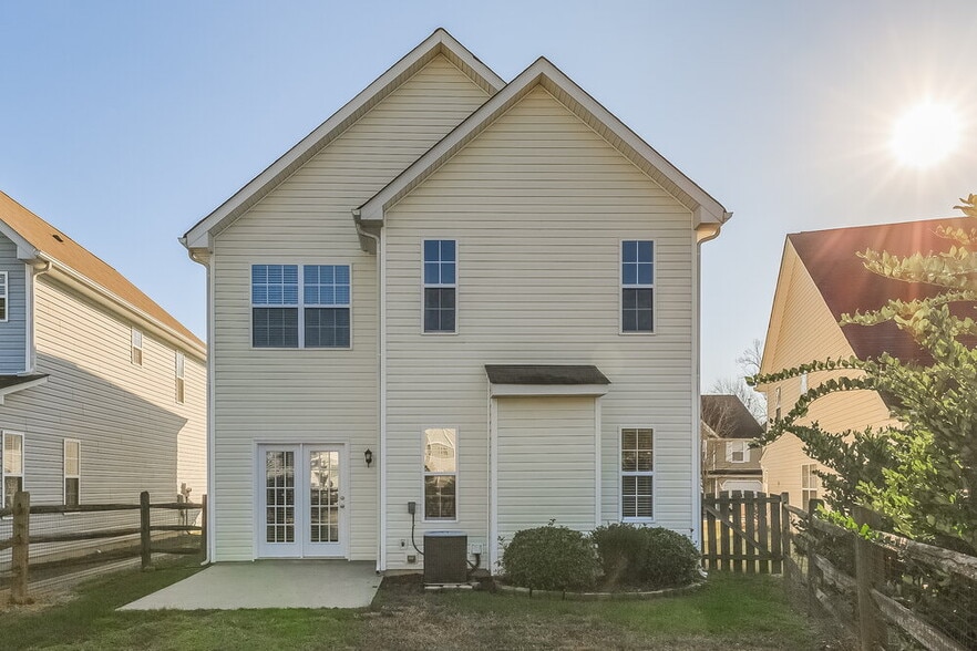 Building Photo - 2619 Rozzelles Landing Dr