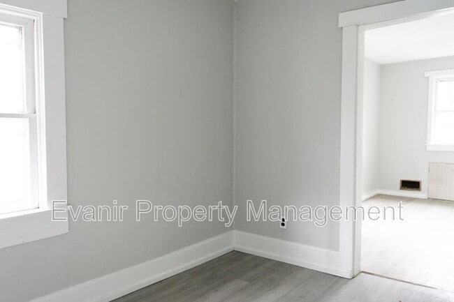 Building Photo - 126 N Walnut St