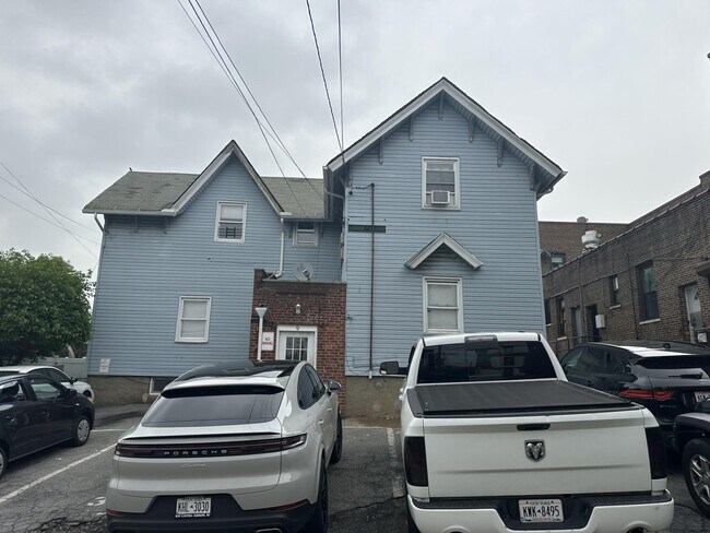 Primary Photo - 7 Webster Ave