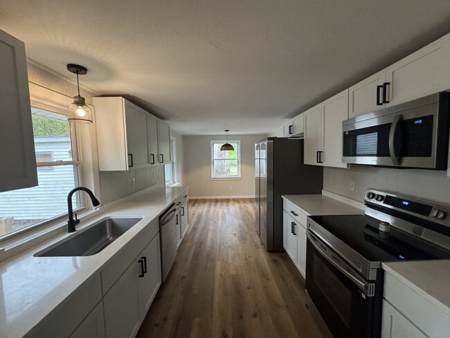 Building Photo - 1110 E Pin Oak Dr