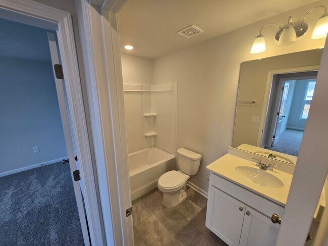Building Photo - Charming 3 Bedroom Home Located in Raleigh