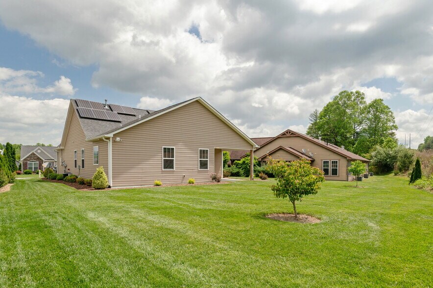 Building Photo - 35 Foxtail Ct