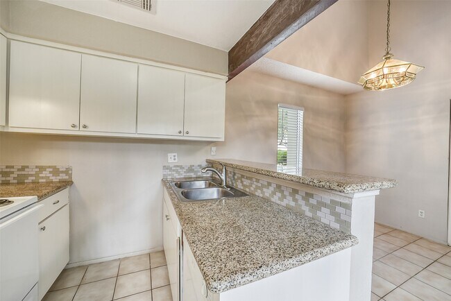 Building Photo - 12980 Greenway Chase Ct