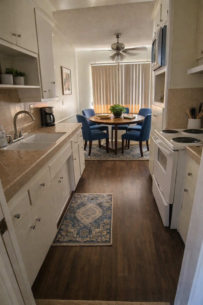 Interior Photo - 11811 Beverly