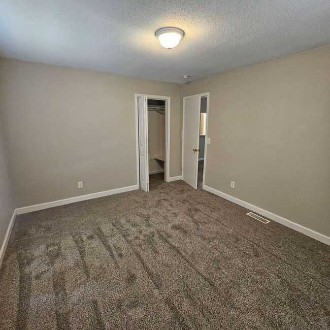 Building Photo - Charming 2 Bedroom Home in Independence!