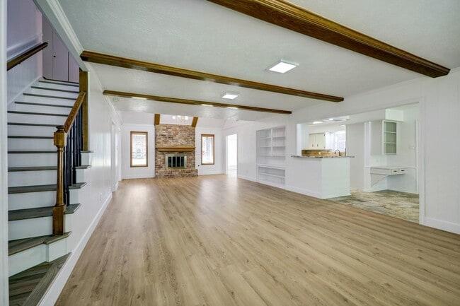 Building Photo - 5714 Spanish Oak Dr