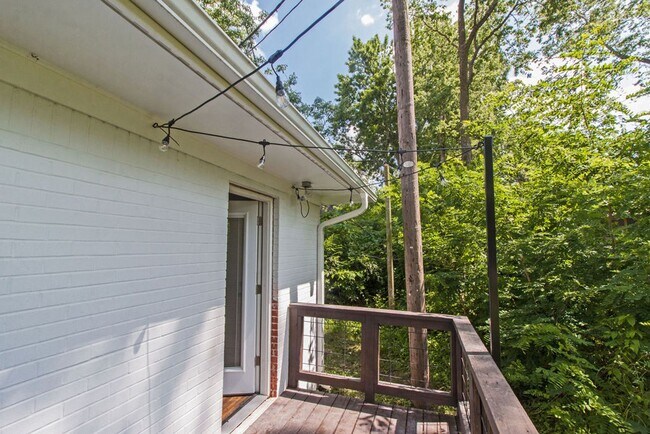 Building Photo - Pet-Friendly 1-Bedroom Apartment in Downtown Rogers –  Move-In Special!