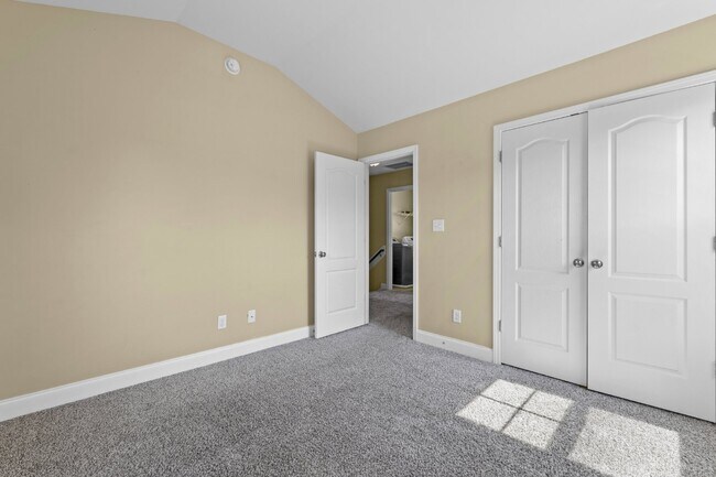 Building Photo - 224 Admiral Ct