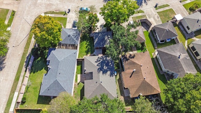 Building Photo - 16106 New Field Dr