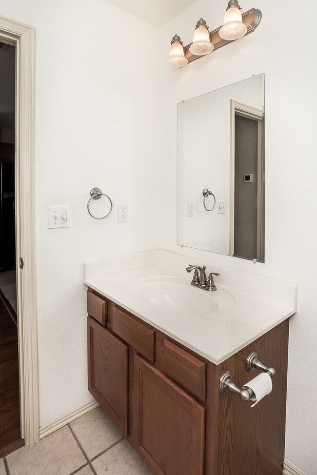 Building Photo - 4356 W Serviceberry Dr