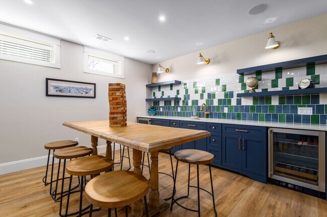 Building Photo - 1112 N St Peter St