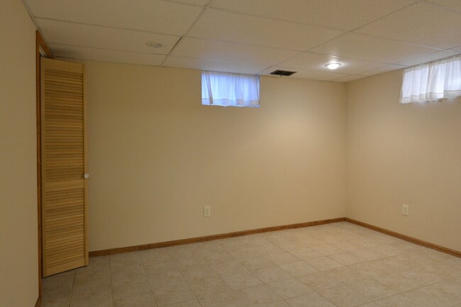 Building Photo - 740 Golden Hill St