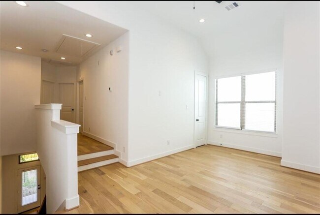 Building Photo - 3036 Truxillo St