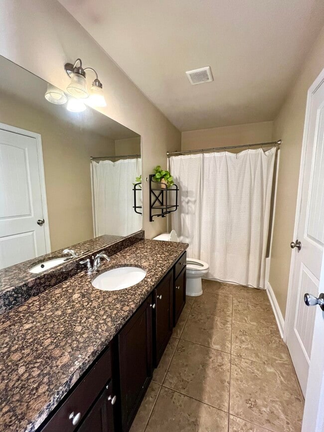 Building Photo - 68 Hemingway Ln