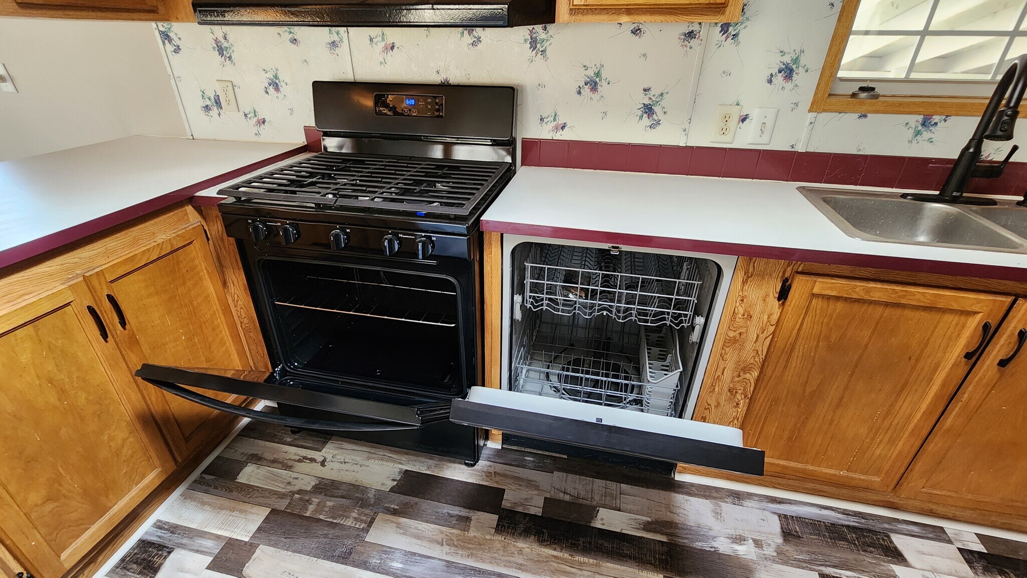 Building Photo - 433 N Crotty Ln