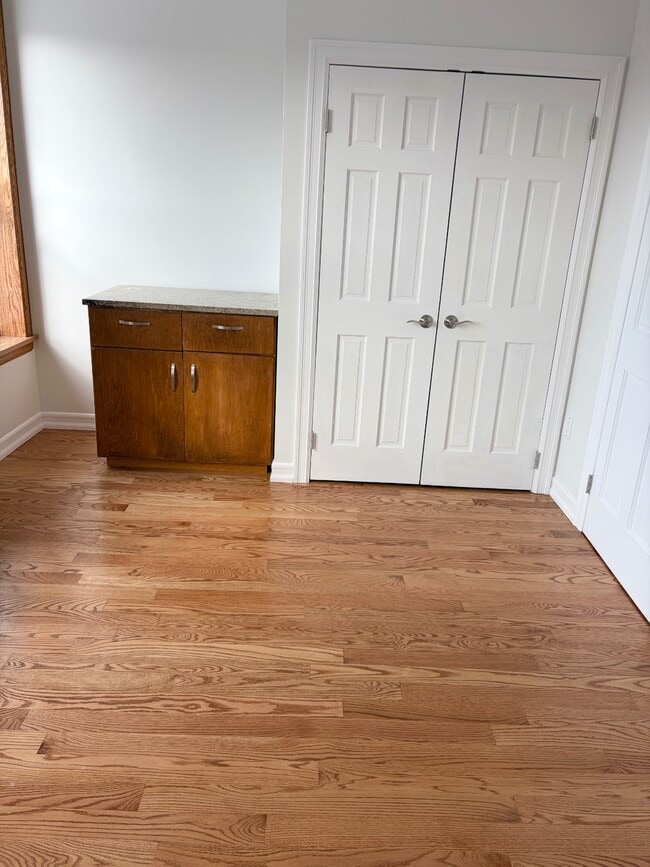 Building Photo - 2237 W 1st St