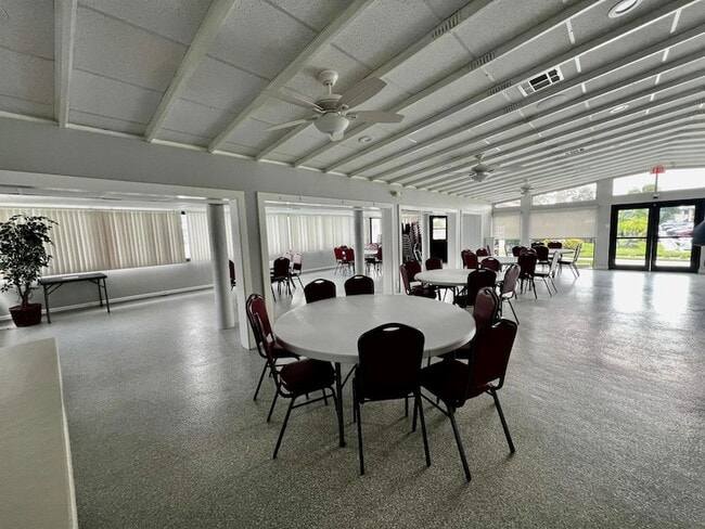 Building Photo - 408 Pine Glen Ln