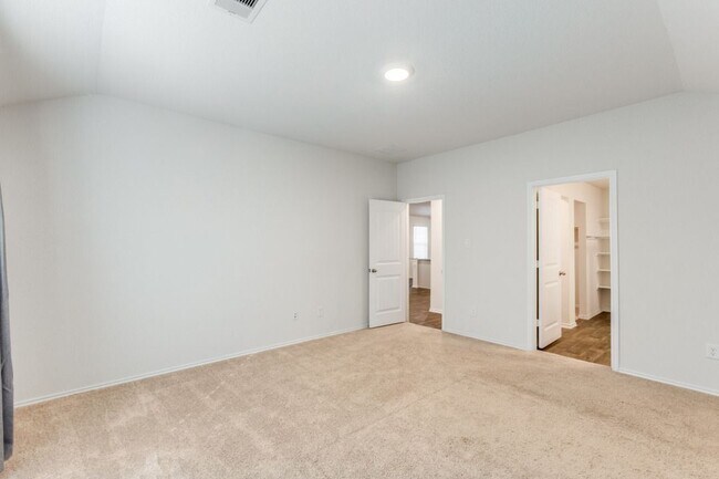 Building Photo - 250 Granary Dr