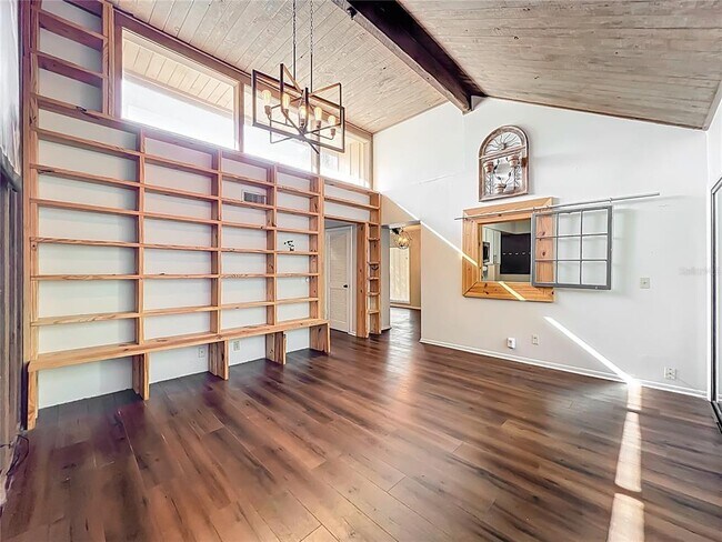 Building Photo - 233 Crown Oaks Way