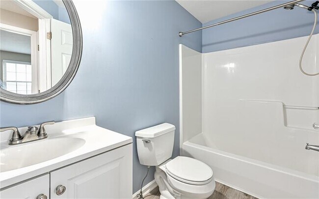 Building Photo - 229 Hillvue Dr