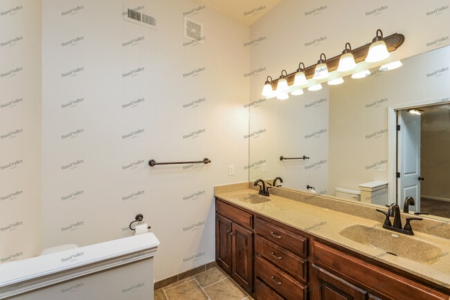 Building Photo - 8401 NE 115th St