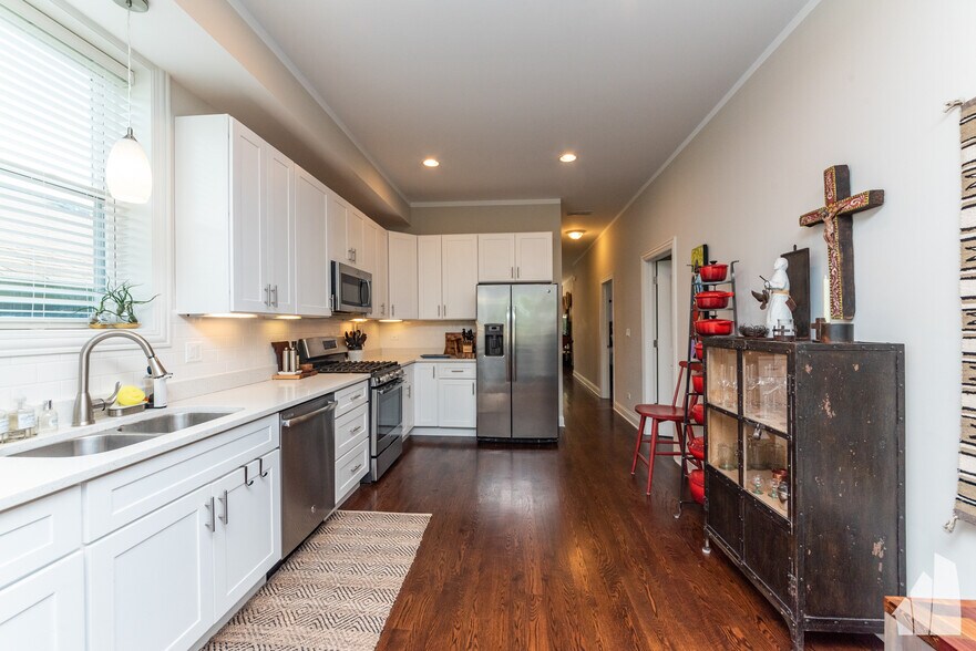 Building Photo - 839 Lyman Ave