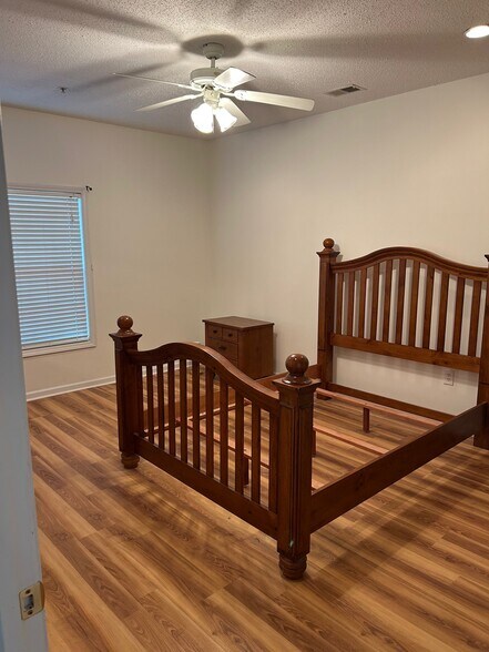 Building Photo - 5822 Longwood Dr