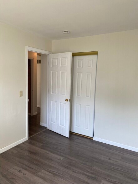 Building Photo - 1433 Kew Gardens Dr