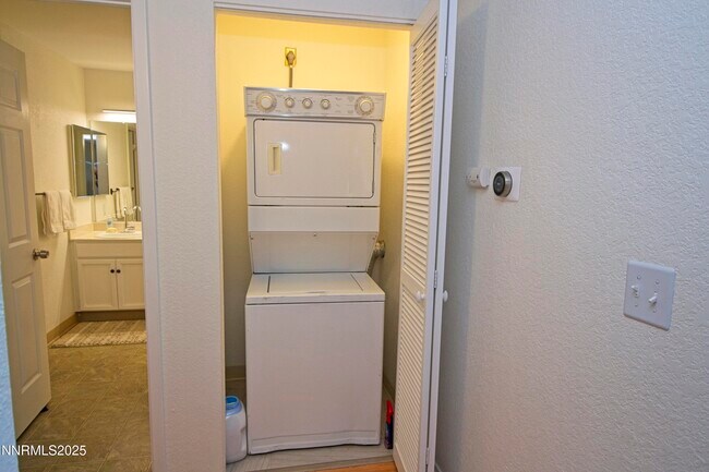 Building Photo - 2855 Idlewild Dr