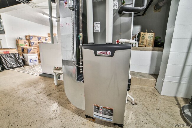 Building Photo - 32 Bernhardt Dr