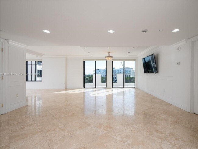 Building Photo - 200 E Palmetto Park Rd