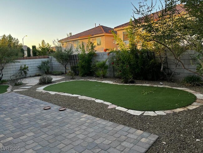 Building Photo - 1026 E Sonoran Hope Ave