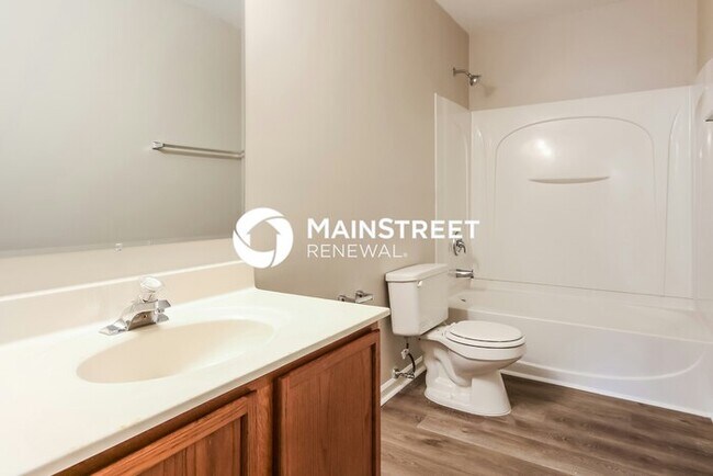 Building Photo - 3 Bedroom Pet-Friendly Home in Charlotte, NC with Main Street Renewal