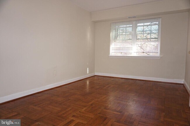 Building Photo - 1322 Fort Myer Dr