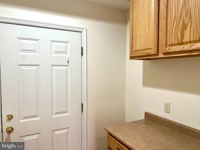 Building Photo - 2037 Powell Dr