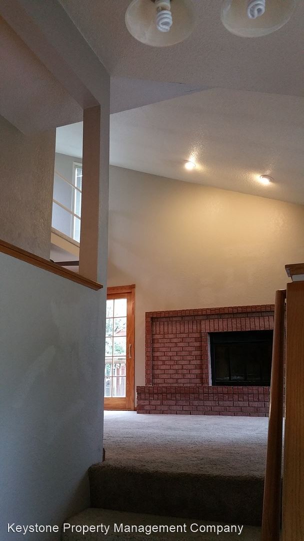 Building Photo - 4 br, 2 bath House - 2076 South Ridge Dr