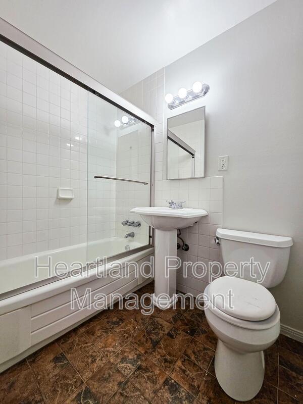 Building Photo - 8725 Kelso St