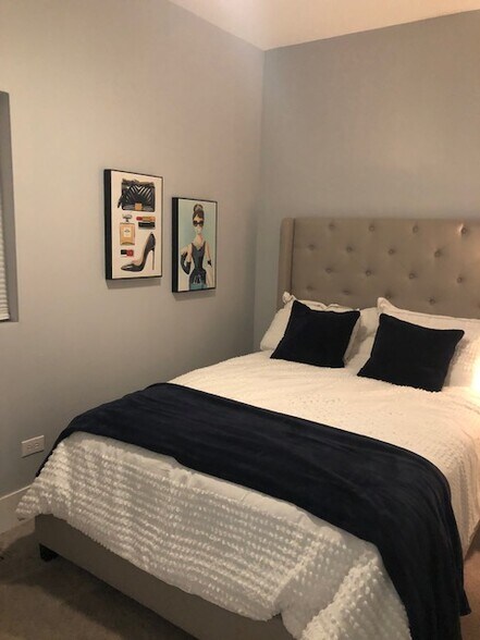 Bedroom 1 - 4322 N Milwaukee Ave