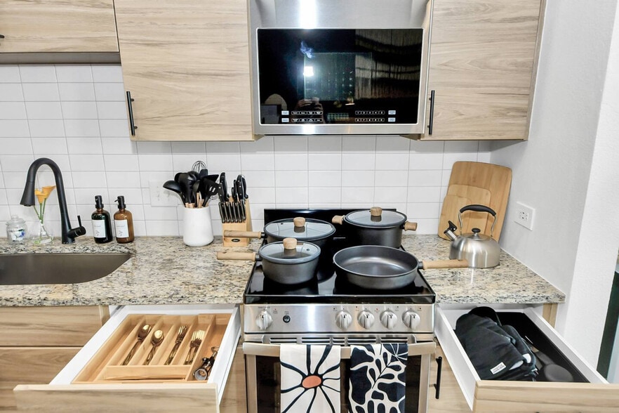 Building Photo - 1111 Shepherd Dr