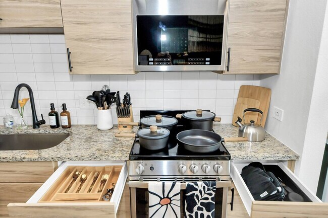 Building Photo - 1111 Shepherd Dr