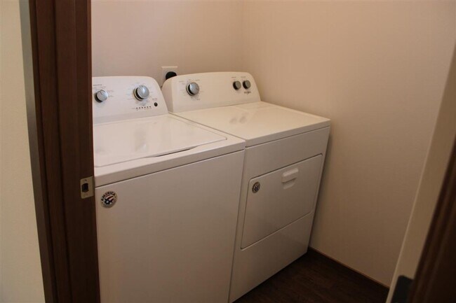 Building Photo - Oak Street Lofts, LLC #1